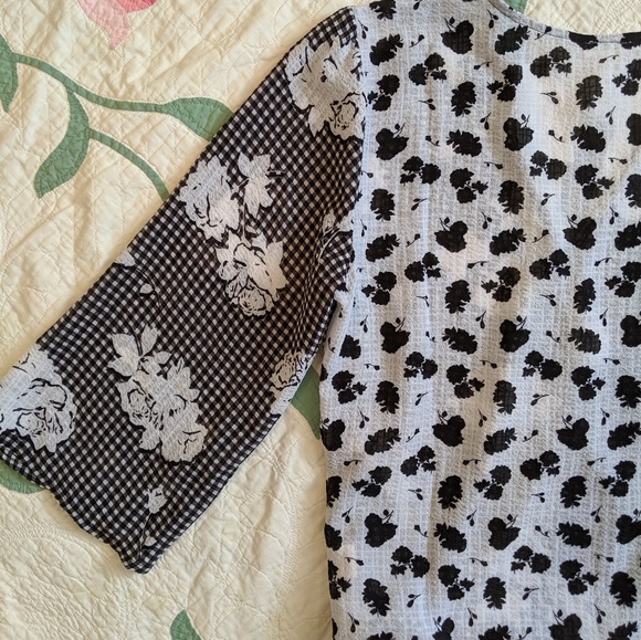 NWT Spenser Blk/Wht Floral Wrap Tie Top - Picture 8 of 8